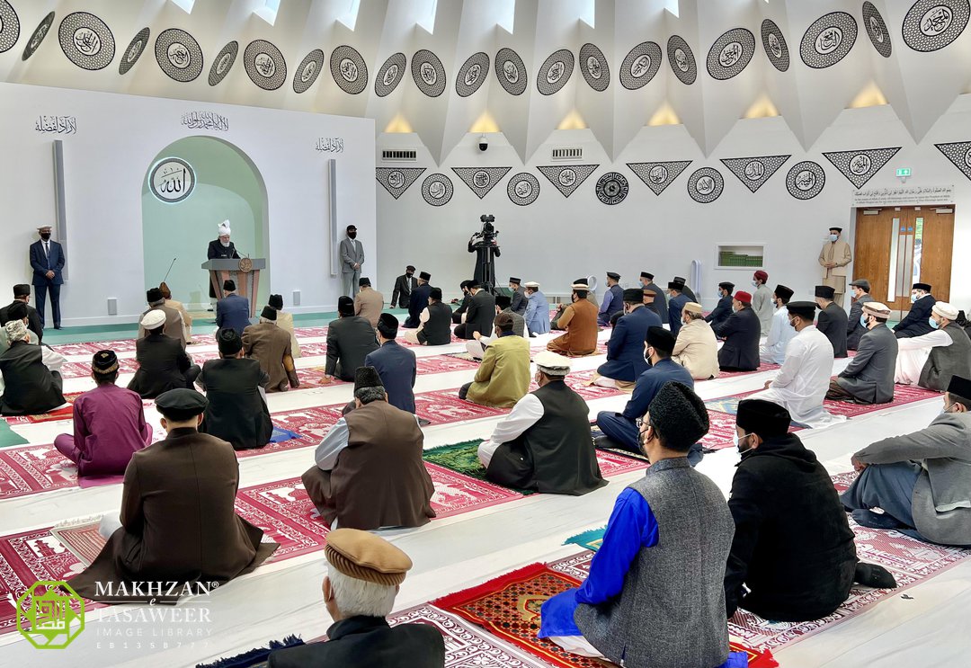 Head of the Ahmadiyya Muslim Community Delivers Eid Sermon from Islamabad